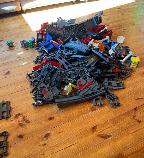 toy rails