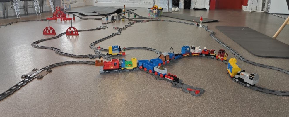 toy rails